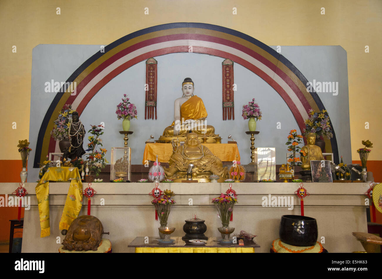 Les intérieurs de la Temple chinois, Sarnath, Uttar Pradesh, Inde Banque D'Images