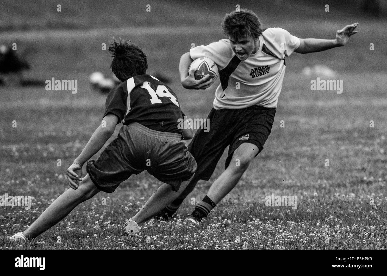 La pratique des joueurs de rugby et jouer coed rugby. Ils sont jeunes et faibles, mais ils ont le cœur de Billy Goat. Je suis un irresponsable Banque D'Images