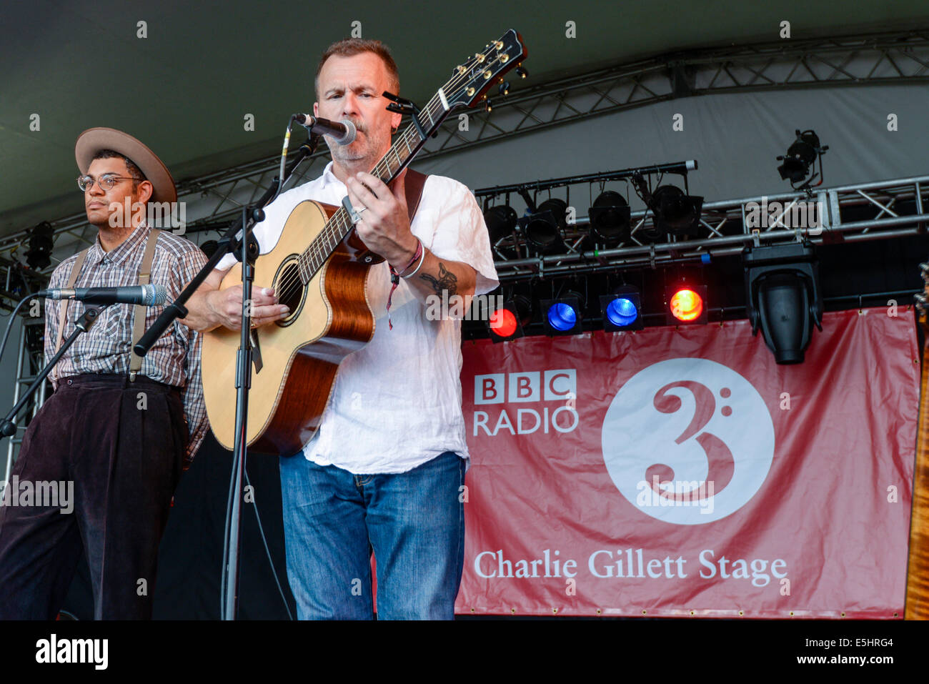 Malmesbury, UK, 26/07/2014 : Martin Simpson & Dom Flemons WOMAD jouer - Monde de la musique, des arts et de la danse. Les personnes sur la photo : Martin Simpson. Photo par Julie Edwards Banque D'Images