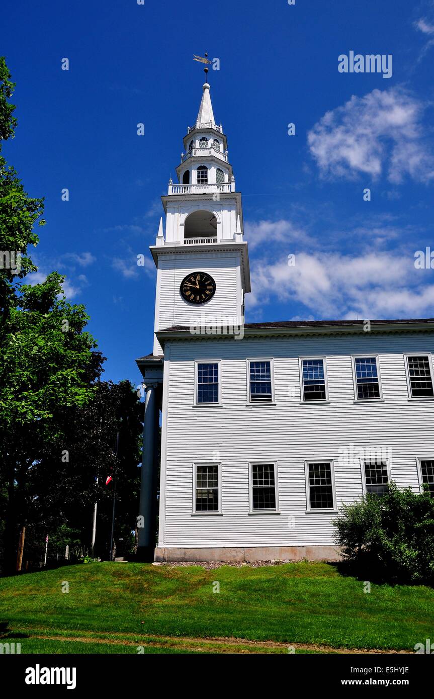 FITZWILLIAM, NEW HAMPSHIRE 1775 : La maison de réunion original avec son élégant clocher-beffroi à plusieurs niveaux, Banque D'Images