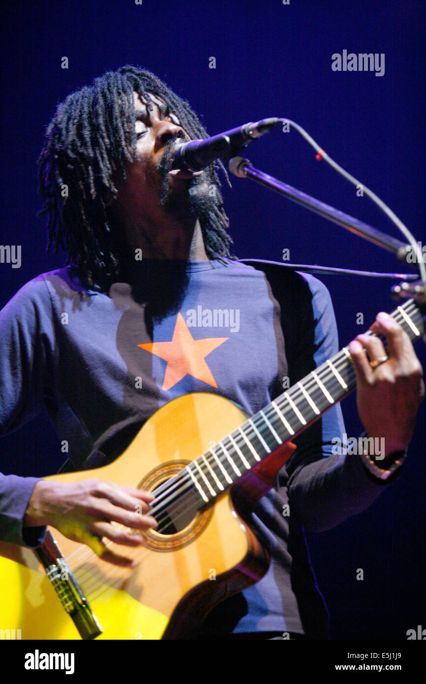 Chanteur brésilien Seu Jorge chanter live Banque D'Images