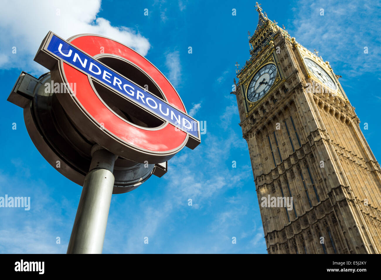 London Underground sign et Big Ben, London, England, UK Banque D'Images
