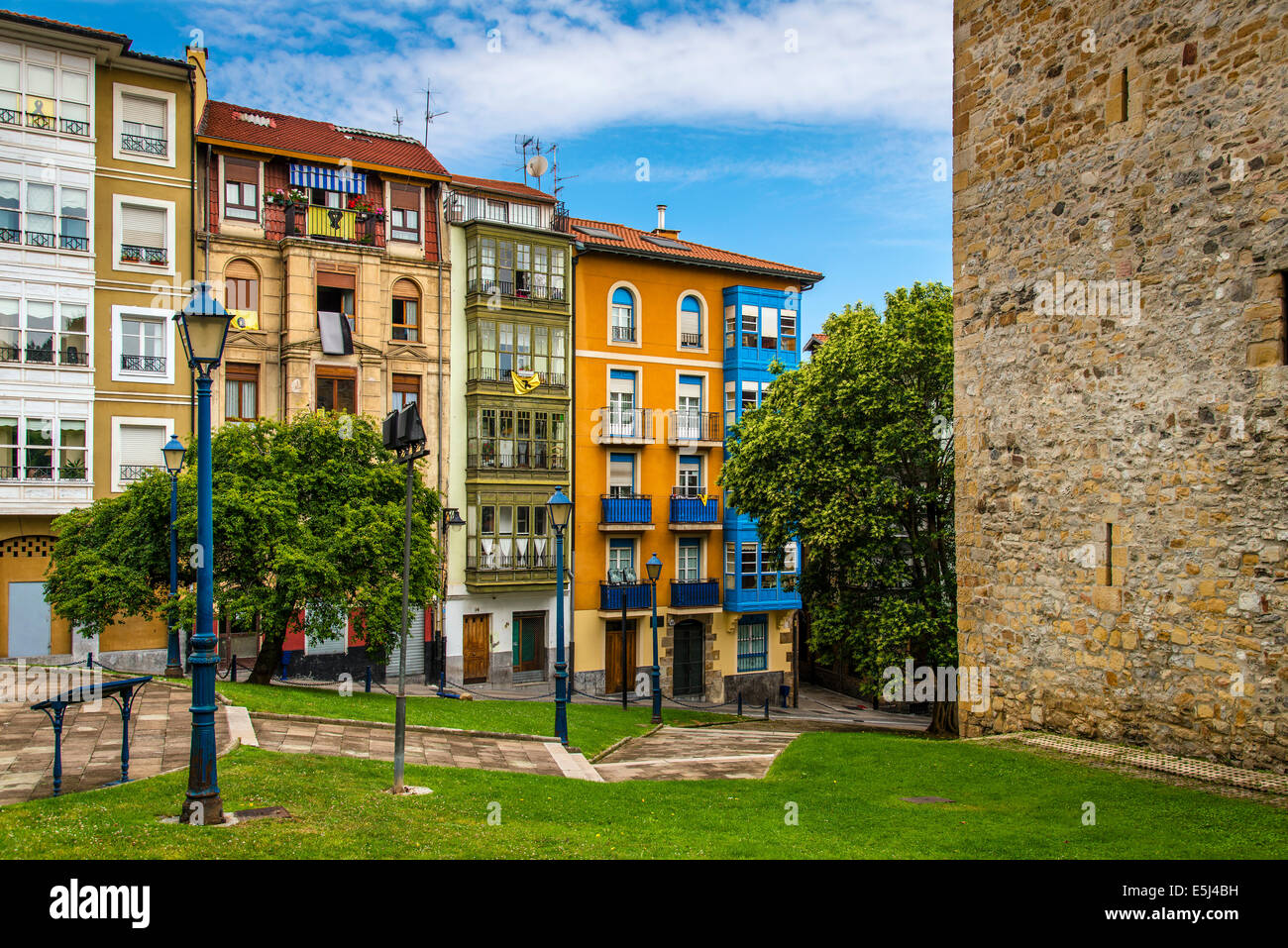 Maisons colorées de la ville de Portugalete, Gascogne, Pays Basque, Espagne Banque D'Images