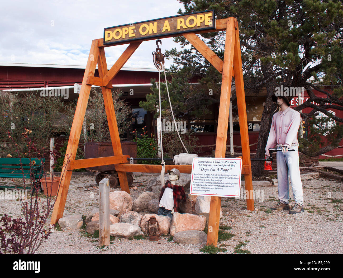Le Grand Canyon Caverns à Peach Springs, Arizona, propose des visites souterraines de l'une des plus grandes grottes sèches des États-Unis. Banque D'Images