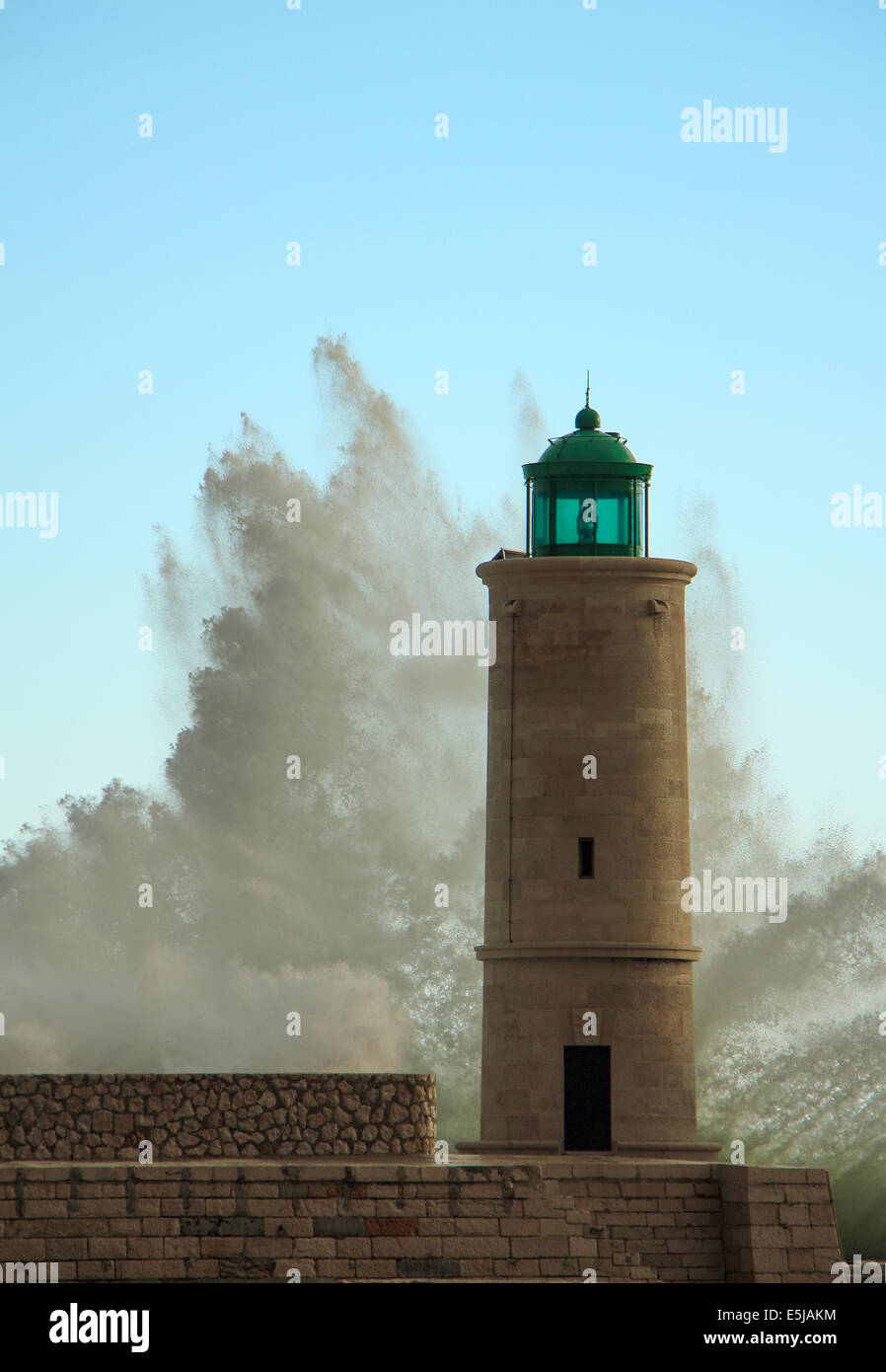 Dans le port de Cassis le phare de France Banque D'Images