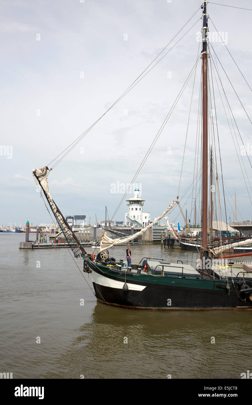 Pays-bas, Harlingen, bateaux à voile traditionnel dans le port Banque D'Images