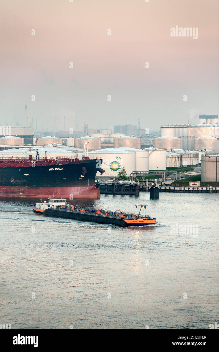 Pays-bas, Rotterdam, Port de Rotterdam. Port ou port. Stockage d'huile BP company Banque D'Images