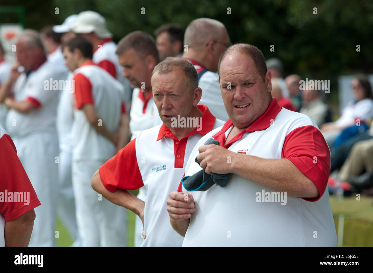 Le parc Victoria, Leamington Spa, Warwickshire, Royaume-Uni. 07 août, 2014. Les Bols 2014 Angleterre Championnats Nationaux et finale du Concours national pour les hommes et les femmes sont détenus sur une période de 28 jours entre le 2ème et le 31 août. Les quilleurs du comté de Norfolk team contest la finale de la coupe de Middleton contre Hampshire. Crédit : Colin Underhill/Alamy Live News Banque D'Images