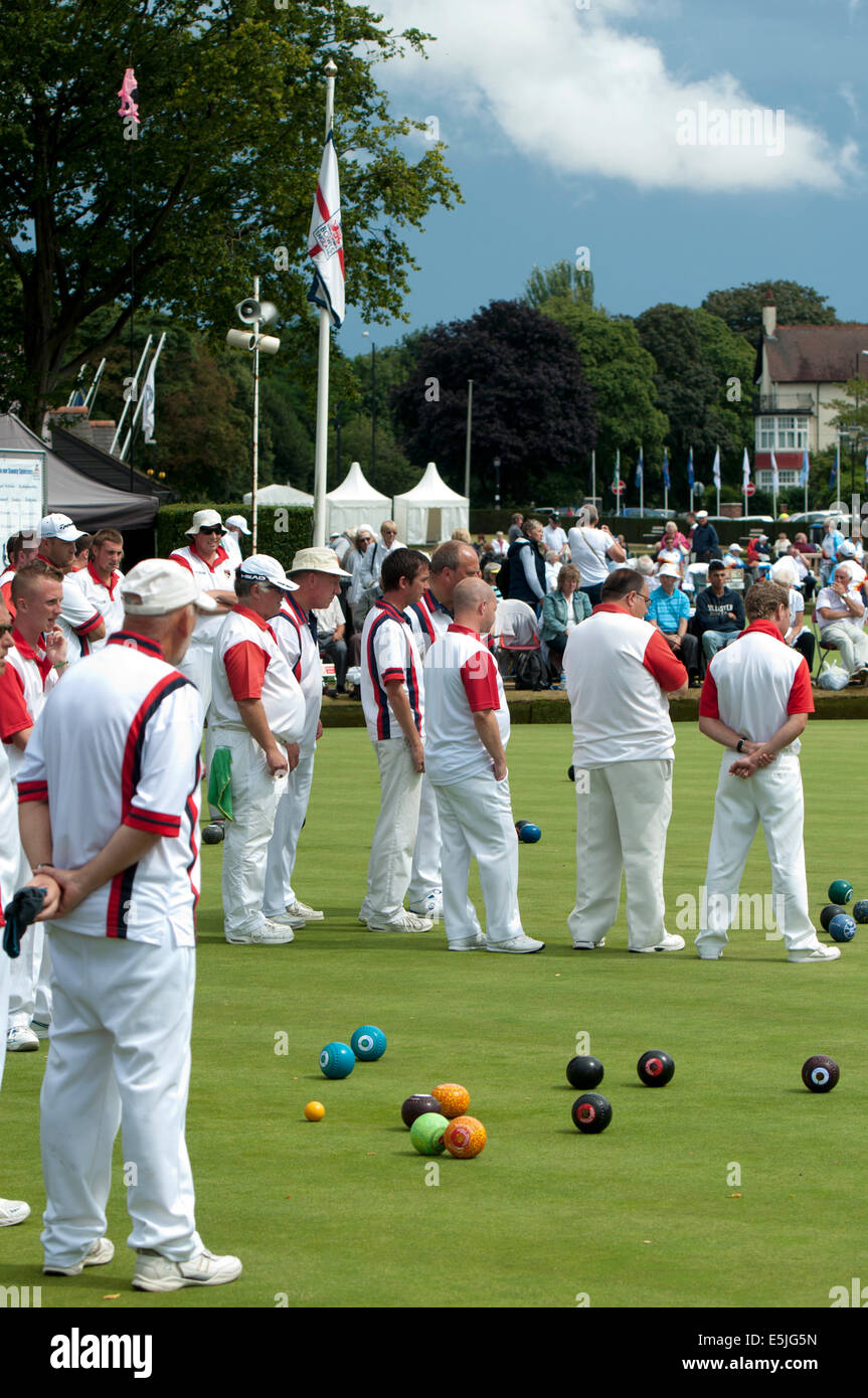 Le parc Victoria, Leamington Spa, Warwickshire, Royaume-Uni. 07 août, 2014. Les Bols 2014 Angleterre Championnats Nationaux et finale du Concours national pour les hommes et les femmes sont détenus sur une période de 28 jours entre le 2ème et le 31 août. Les équipes masculines de la Norfolk et Hampshire contest la finale de la coupe de Middleton. Crédit : Colin Underhill/Alamy Live News Banque D'Images