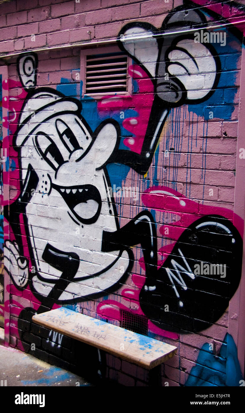 Graffitis colorés dans la ruelle du centre-ville de Melbourne, dépeint un pot de café et le chant de marche. Banque D'Images