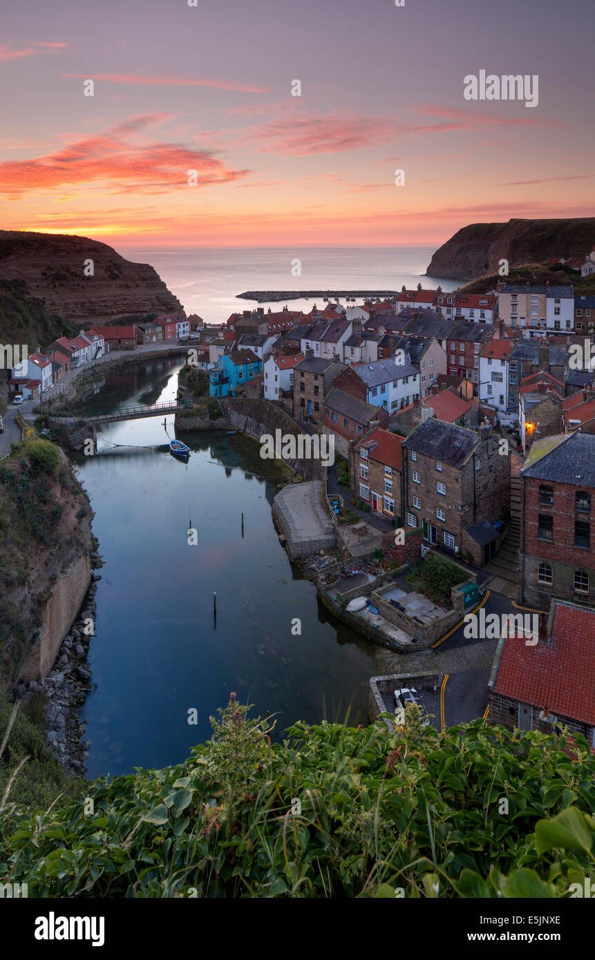 Staithes village de pêcheurs sur la côte du Yorkshire du Nord Banque D'Images