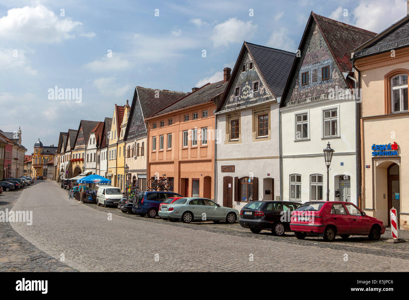 Partie occidentale du marché - maisons à pignon sur Mirove Square, Ustek - Ville la plus petite de la conservation urbaine en République tchèque N Banque D'Images