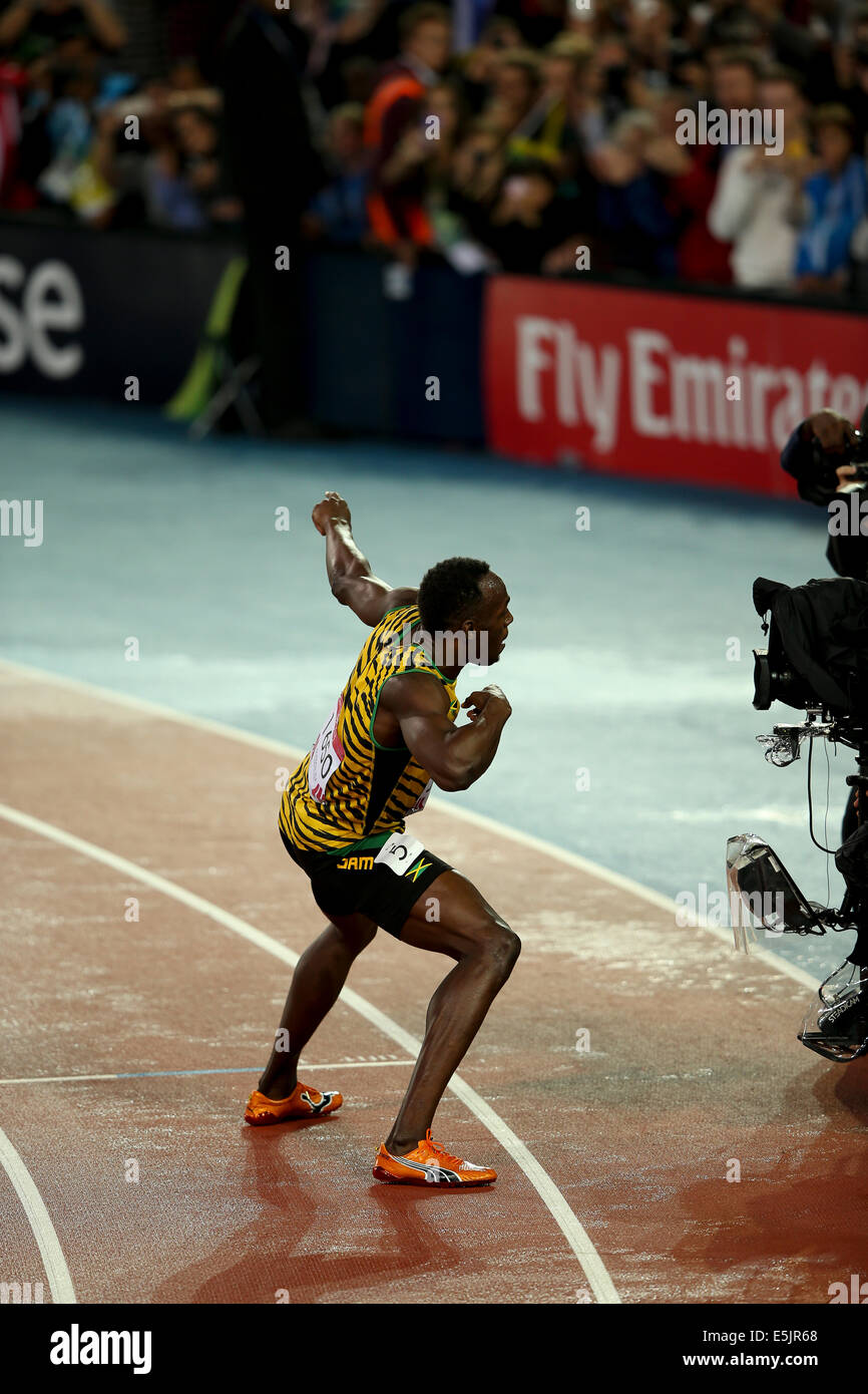 Glasgow Hampden Park 2 août 2014. Jeux du Commonwealth Men's 4x100 final. Usain Bolt met la baguette pour la Jamaïque en un temps record de nouveaux jeux 37,58. L'Angleterre a terminé deuxième en 38,02. L'équipe jamaïcaine - Jason Livermore ; Kemar Bailey-Cole ; Nickel Ashmeade et Usain Bolt. Usain plaisirs la foule et les caméras avec de la pose de vis Banque D'Images