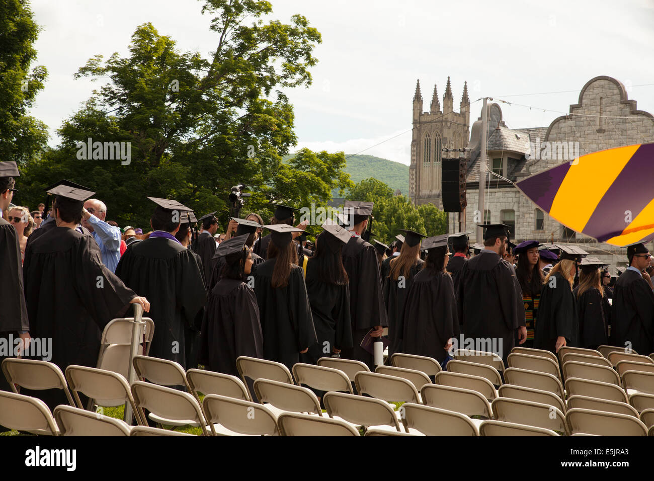 Défilé d'étudiants diplômés dans le coin salon avant leur cérémonie de remise des diplômes au Williams College de Williamstown, MA. Banque D'Images