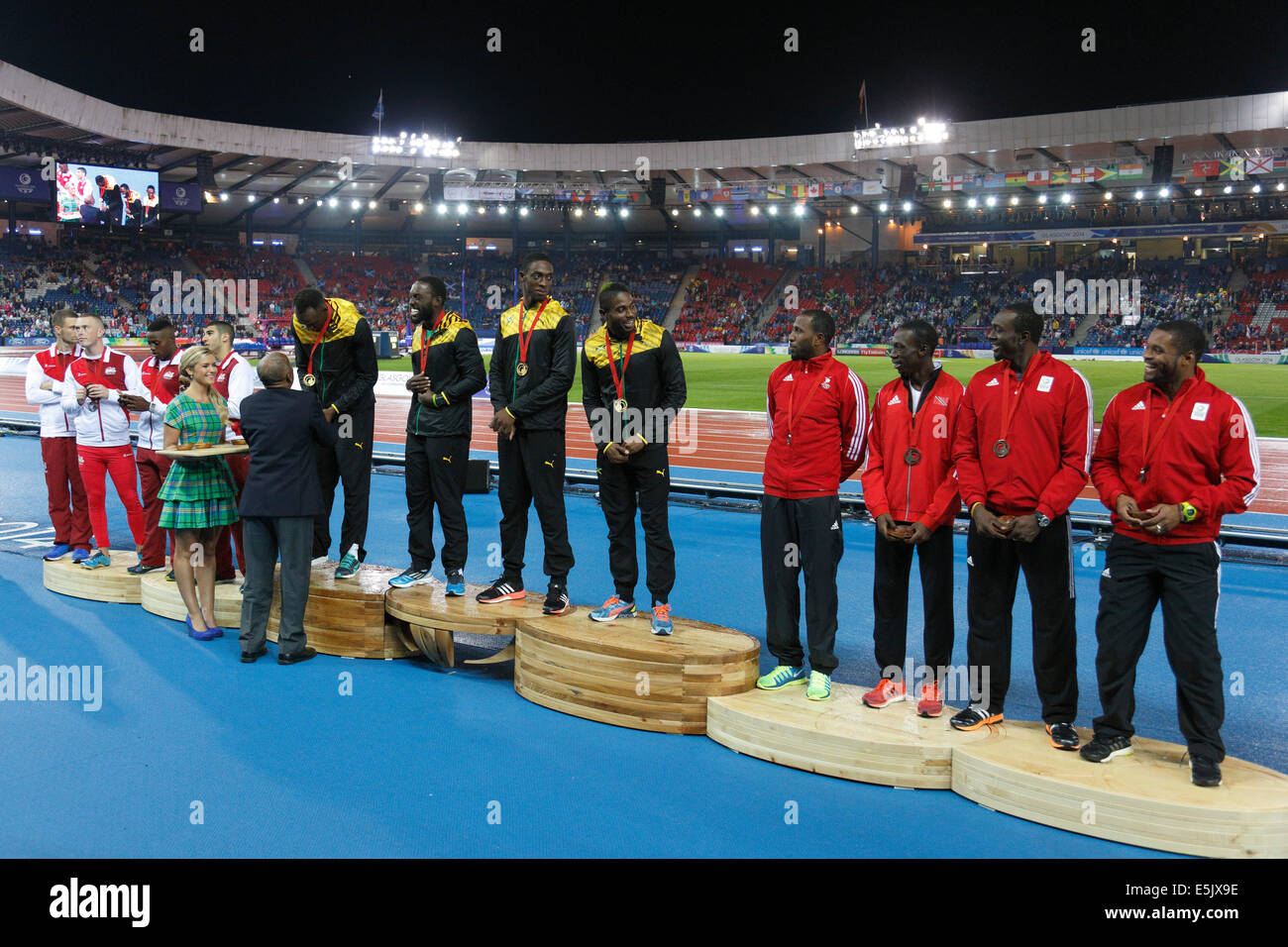 Hampden Park, Glasgow, Écosse, Royaume-Uni, samedi, 2 août 2014. Glasgow Jeux du Commonwealth 2014, Relais hommes 4 x 100m, cérémonie de médaille. De gauche à droite. Argent de l'Angleterre, or de la Jamaïque, bronze de Trinité-et-Tobago Banque D'Images