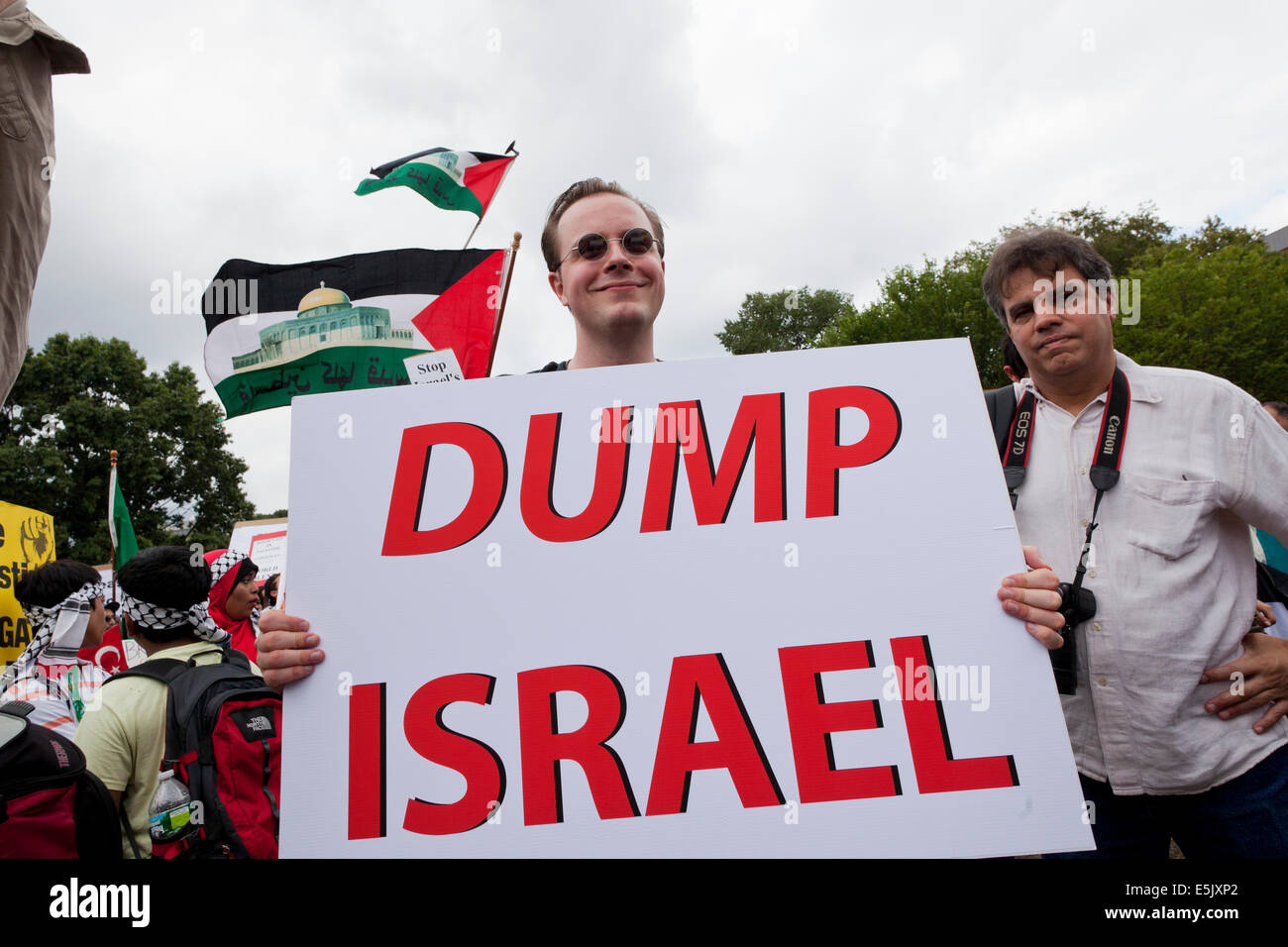 Washington DC, USA. 07 août, 2014. Au milieu de conflits continuels sur la bande de Gaza, des milliers d'Palestinian-Americans se rassembler devant la Maison Blanche à rassemblement contre le soutien américain d'Israël. Credit : B Christopher/Alamy Live News Banque D'Images