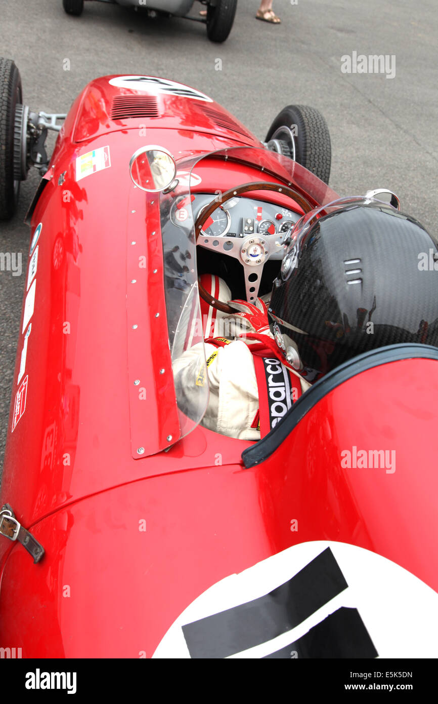 L'action au Silverstone Classic 2014. La plus grande voiture de sport classique et de course. Banque D'Images