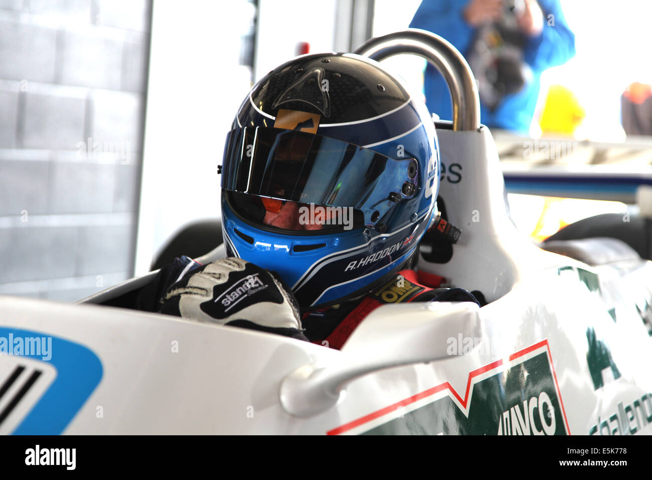 L'action au Silverstone Classic 2014. La plus grande voiture de sport classique et de course. Banque D'Images