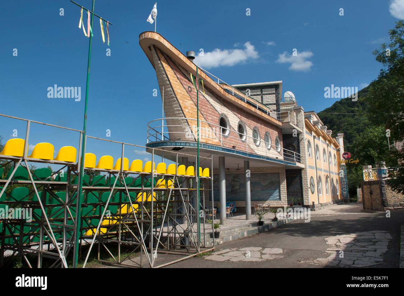 Eclectica Hôtel en forme de la proue du Titanic, l'état non reconnu de Vank, le Haut-Karabakh Banque D'Images