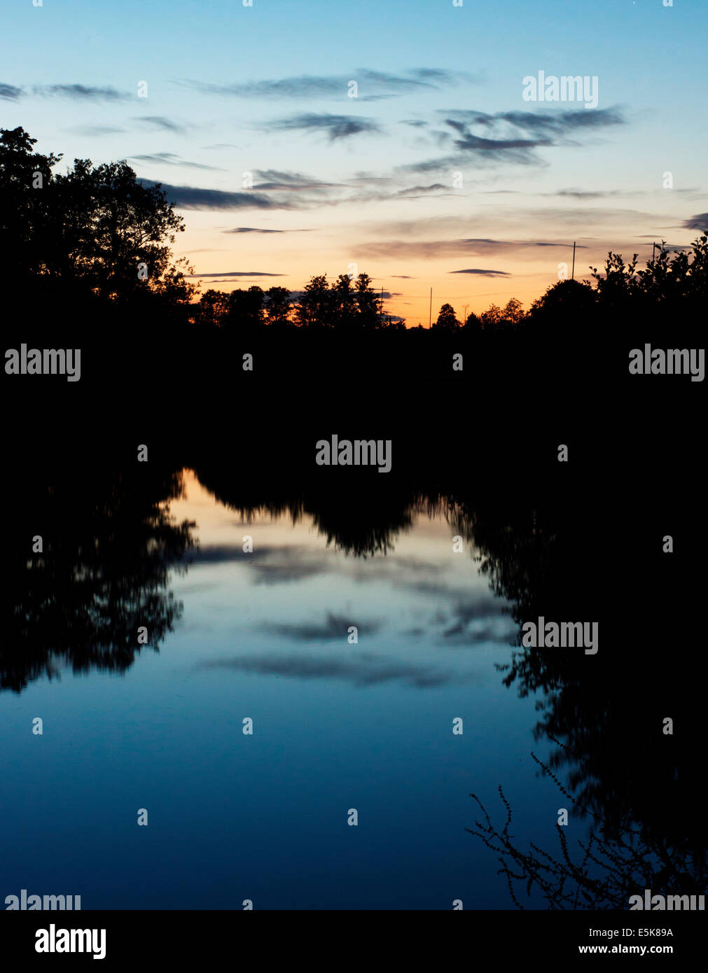 La rivière sur un Teme étés encore nuit. Banque D'Images