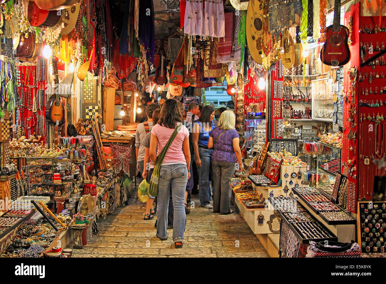 Célèbre bazar en vieille ville de Jérusalem, Israël. Banque D'Images