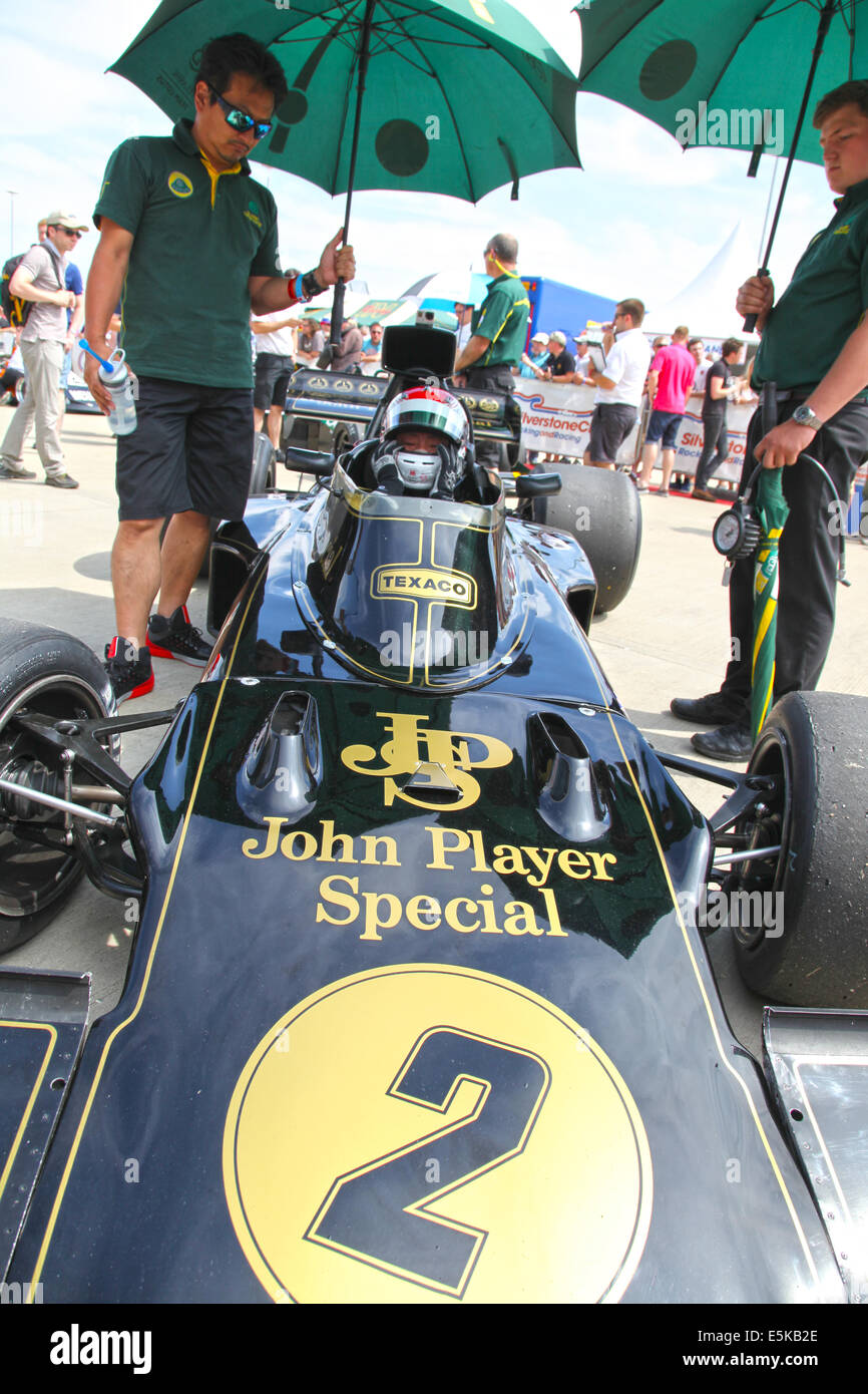 L'action au Silverstone Classic 2014. La plus grande voiture de sport classique et de course. Lotus 72 Banque D'Images