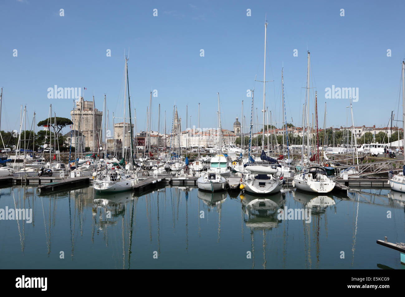 Bateaux dans le port de plaisance de La Rochelle, Charente Maritime, France Banque D'Images