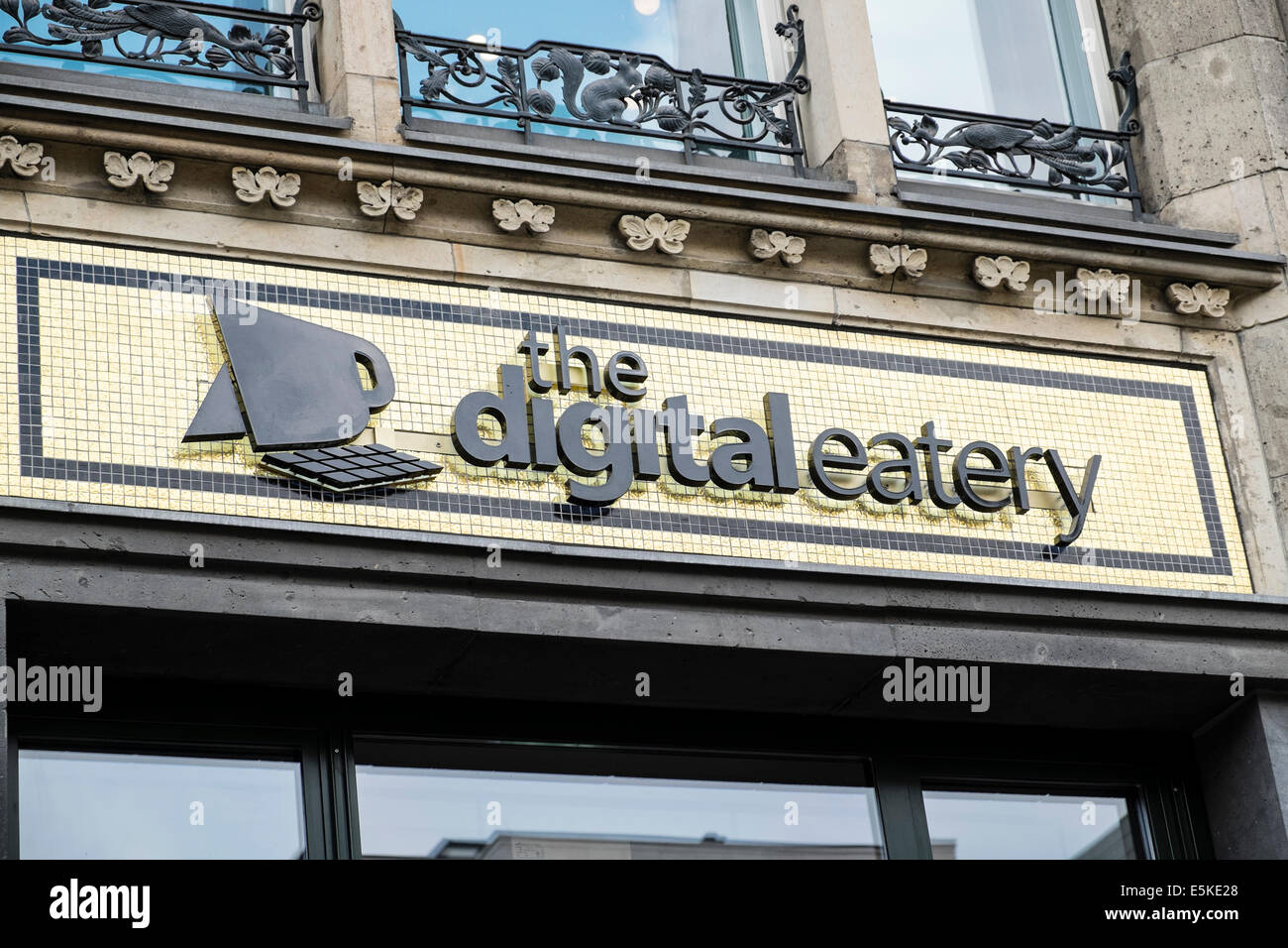 Nouveau Microsoft Digital Eatery cafe sur l'Unter den Linden à Berlin Allemagne Banque D'Images