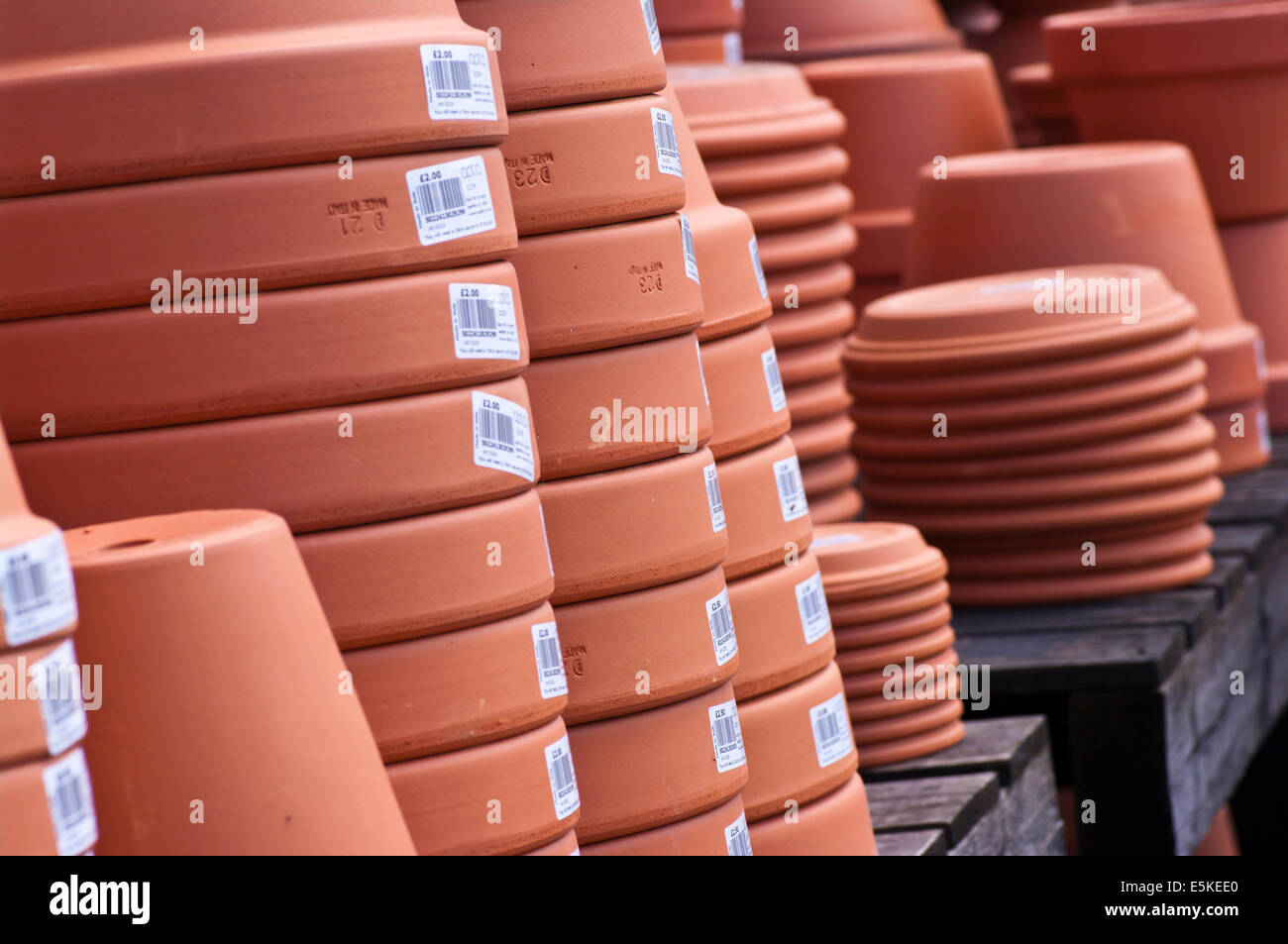 Des piles de jardin Pots de fleurs Pots en terre cuite Banque D'Images