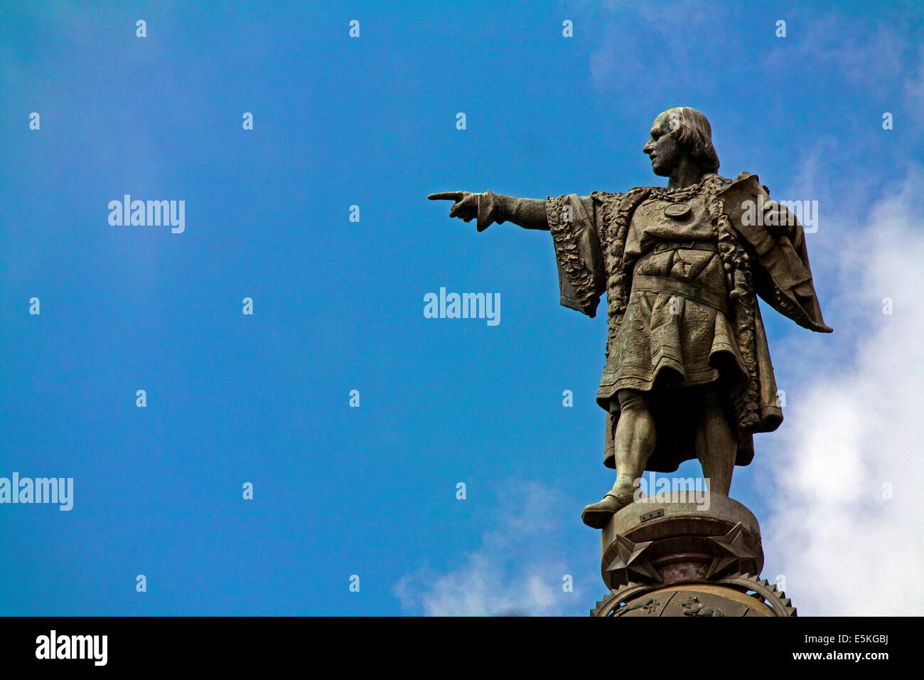 Statue de Christophe Colomb au bout de la Ramblas à Barcelone, Catalogne, Espagne. La statue a été sculptée par Rafael Atché Banque D'Images