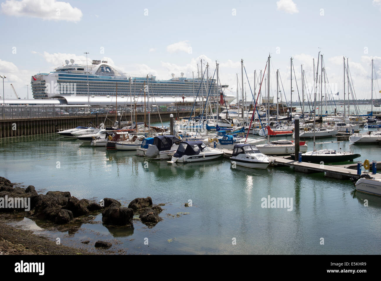 Port de Southampton England UK Le Ruby Princess Cruise Liner vu de Town Quay Banque D'Images