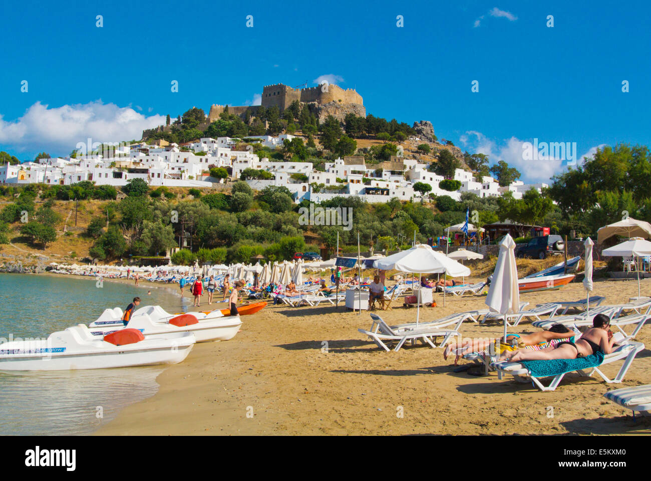 Main Beach, ville de Lindos, Rhodes, Dodécanèse, Grèce, Europe Banque D'Images