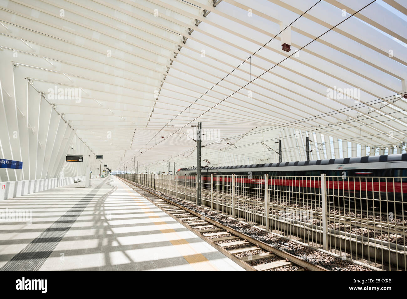 Gare TGV Mediopadana, architecte Santiago Calatrava, Reggio nell'Emilia, Province de Reggio Emilia, Italie Banque D'Images