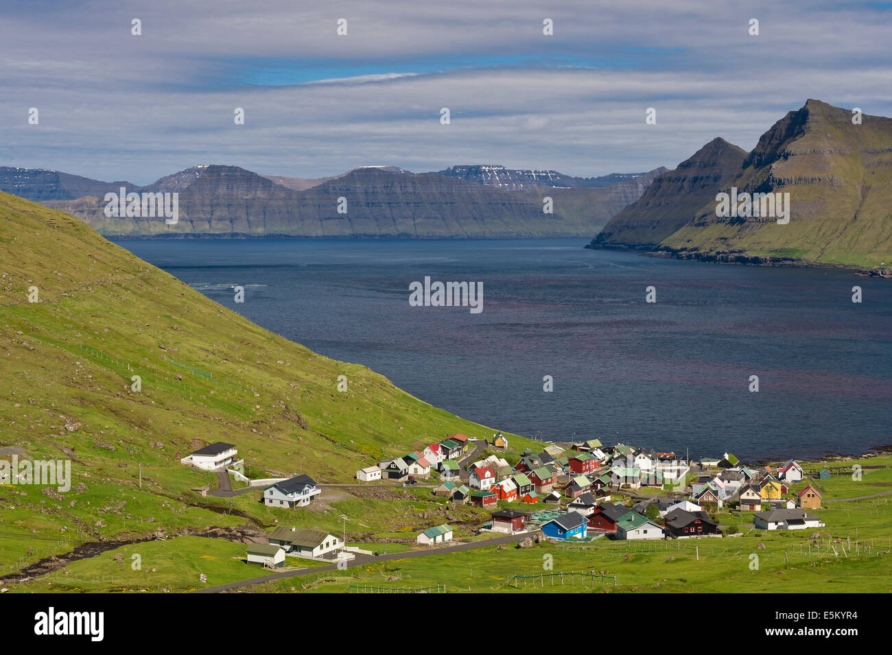 Le paysage urbain de Funningur, Funningsfjørður fjord, Eysturoy, îles Féroé, Danemark Banque D'Images