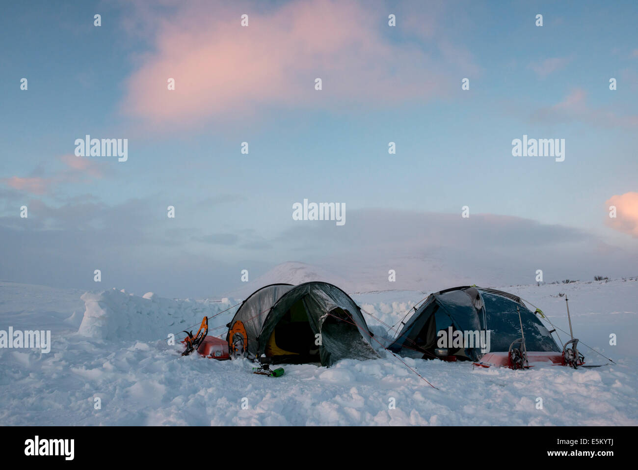 Deux tentes en hiver, Dovre Sunndalsfjella Parc National, Norvège Banque D'Images