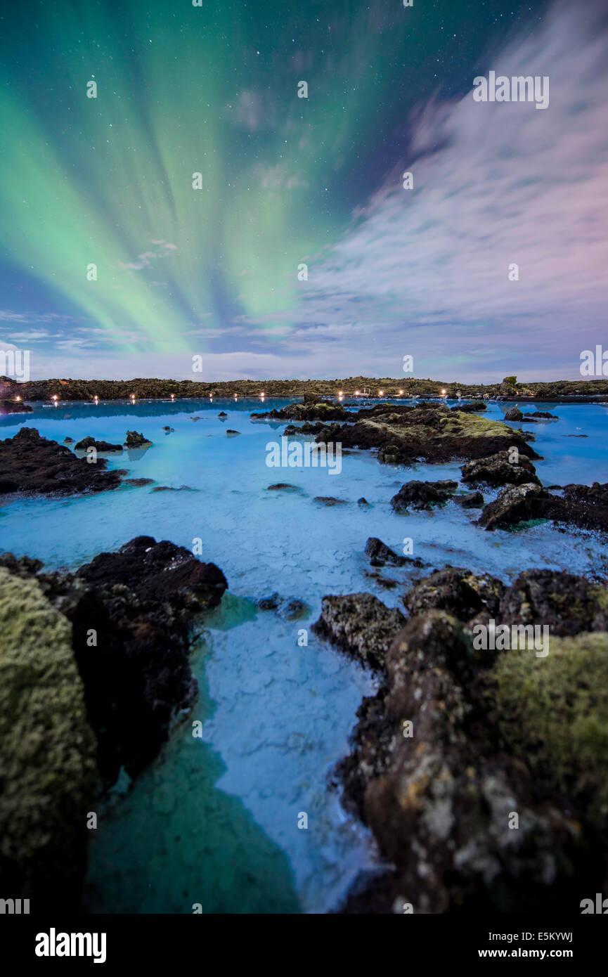 Lagoon avec le Northern Lights, Reykjavík, la capitale nationale, de l'Islande Banque D'Images