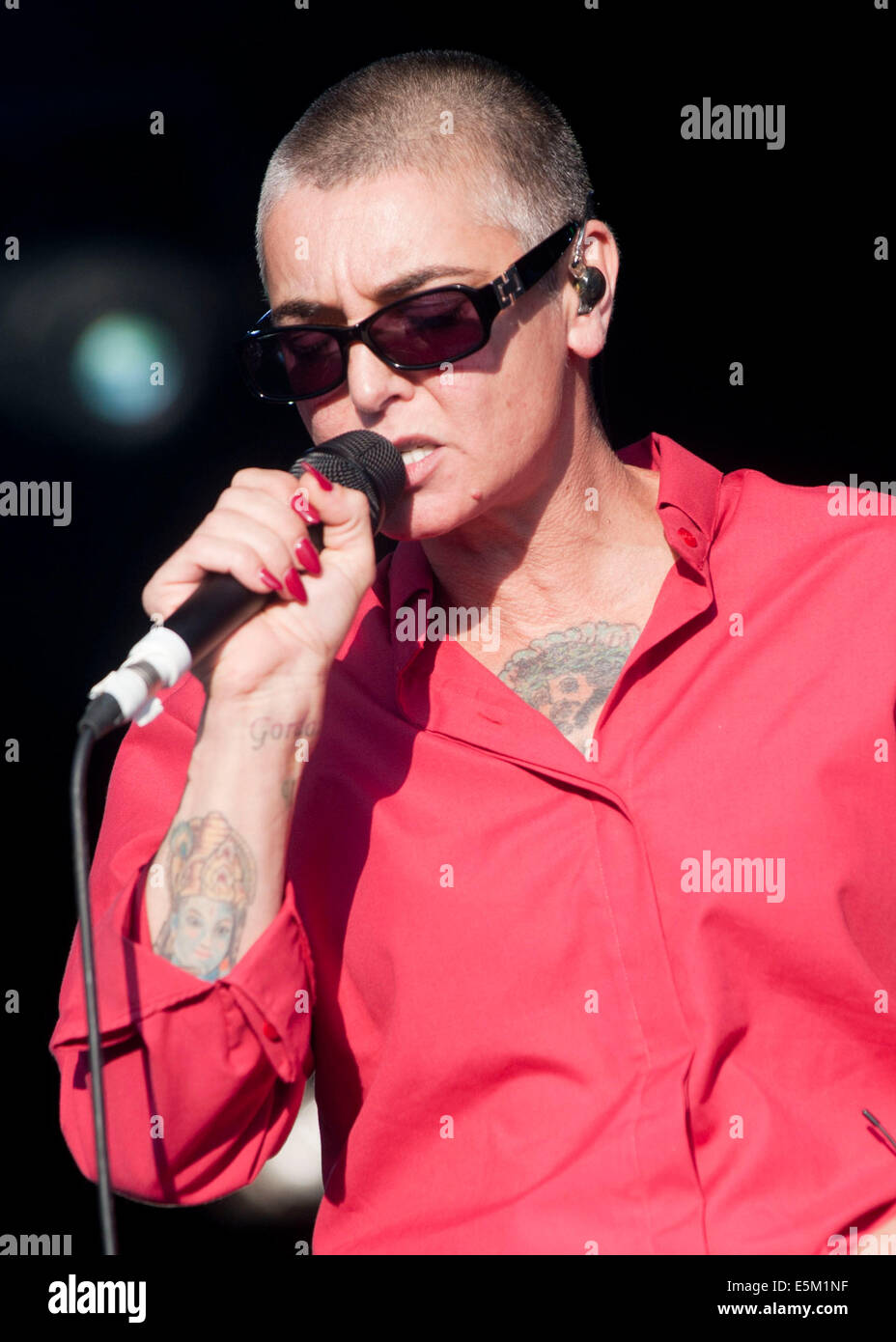 Château de Lulworth, Dorset, UK. 06Th Août, 2014. Sinéad O'Connor sur scène au Camp Bestival, au château de Lulworth, dans le Dorset, Angleterre. 3e août 2014 Crédit : Brian jordan/Alamy Live News Banque D'Images