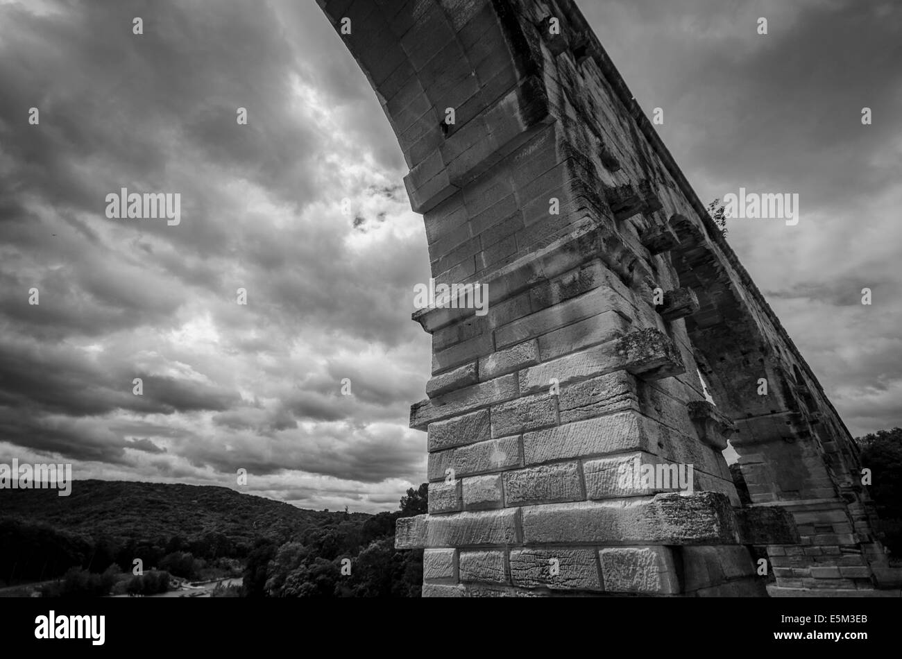 Le Pont du Gard en France. Aqueduc romain construit à une échelle massive. Réellement magnifique à voir. Banque D'Images