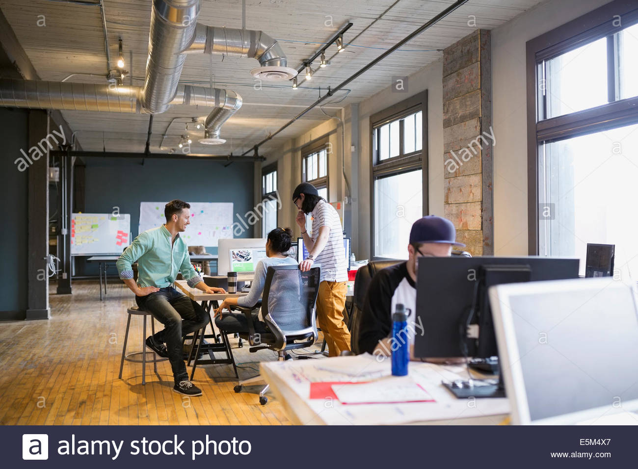 Creative business people working in office Banque D'Images