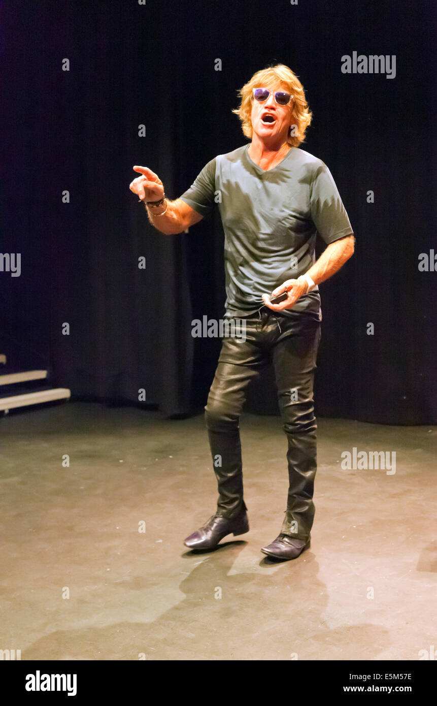 Les images prises au cours d'une soirée de débauche avec Robin Askwith, présenté par Misty Moon Productions, à l'étage à la porterie, dans le cadre de la Camden Fringe Festival Banque D'Images