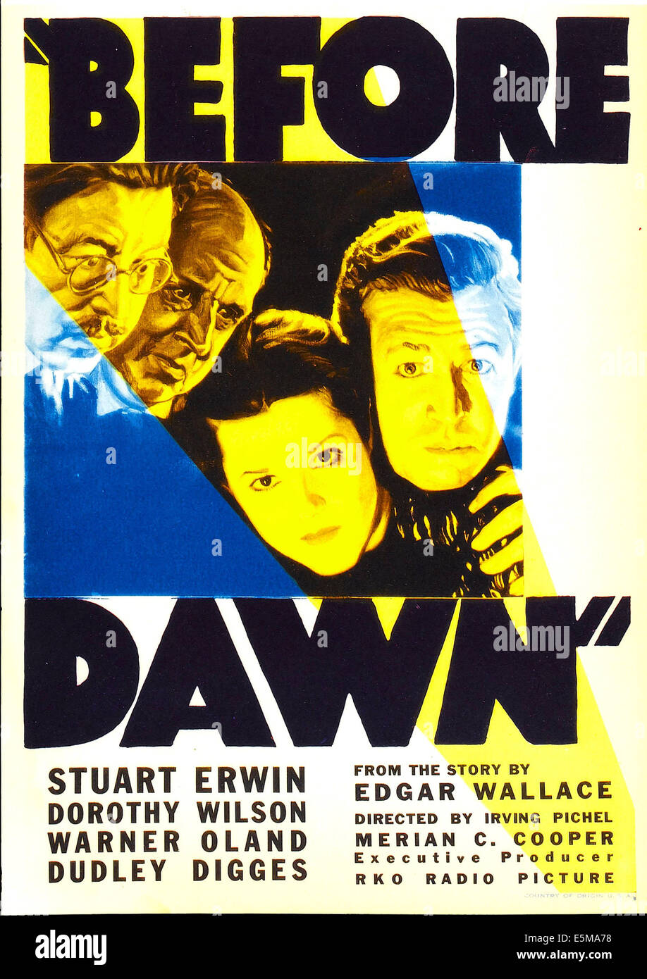 Avant l'aube, à partir de la gauche : Warner Oland, Dudley Digges, Dorothy Wilson, Stuart Erwin sur carte fenêtre midget, 1933. Banque D'Images