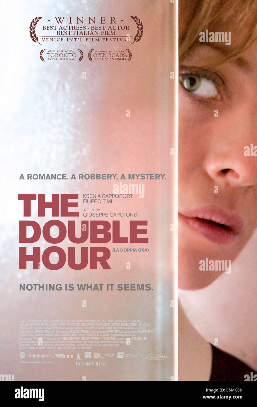 L'HEURE, DOUBLE (aka LA DOPPIA ORA), Kseniya Rappoport sur nous l'affiche, 2009, ph : Robin Brunelle/©Samuel Goldwyn Banque D'Images