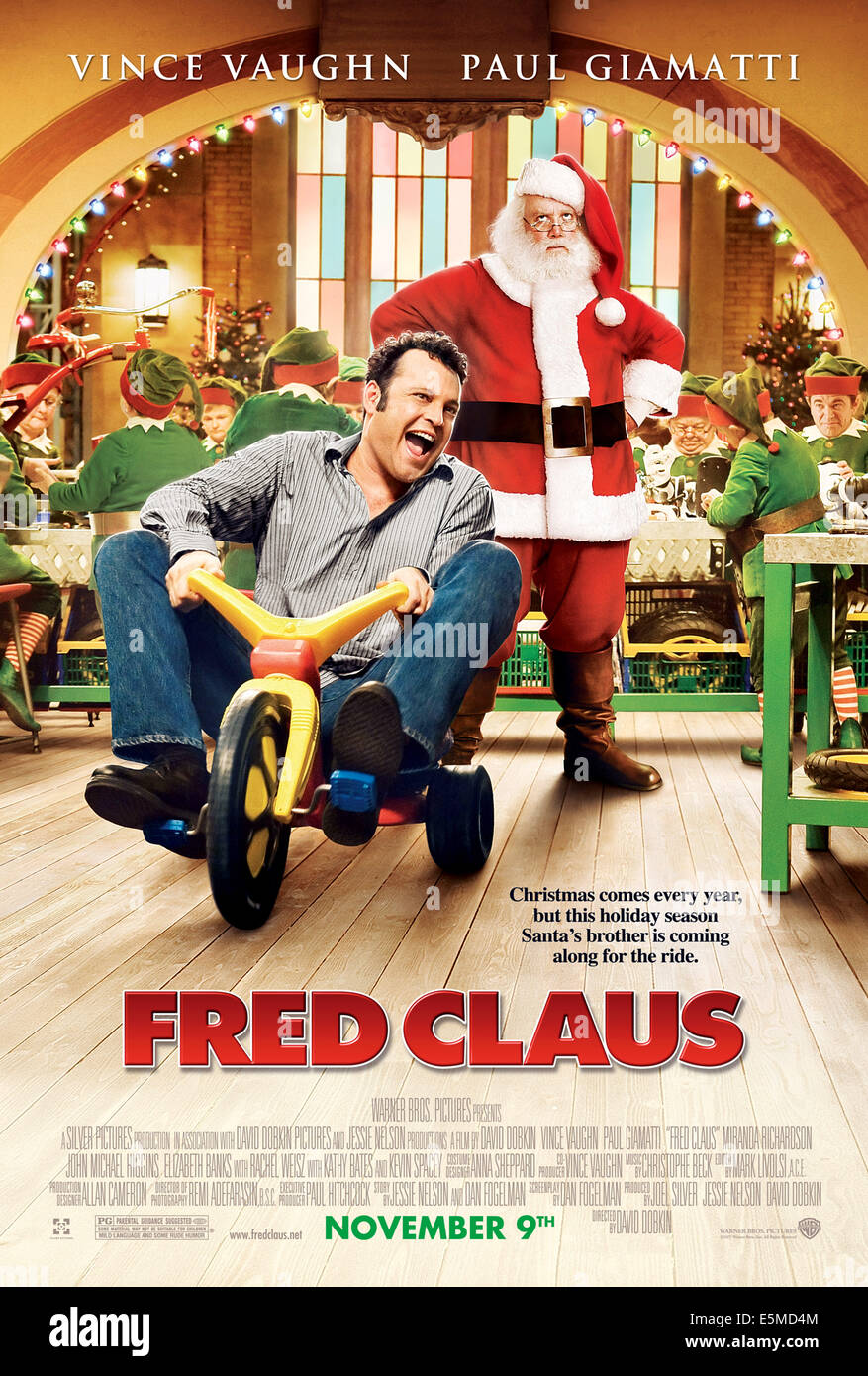 FRED CLAUS, Vince Vaughn (au centre), Paul Giamatti (à droite du centre), 2007. ©Warner Bros./avec la permission d'Everett Collection Banque D'Images