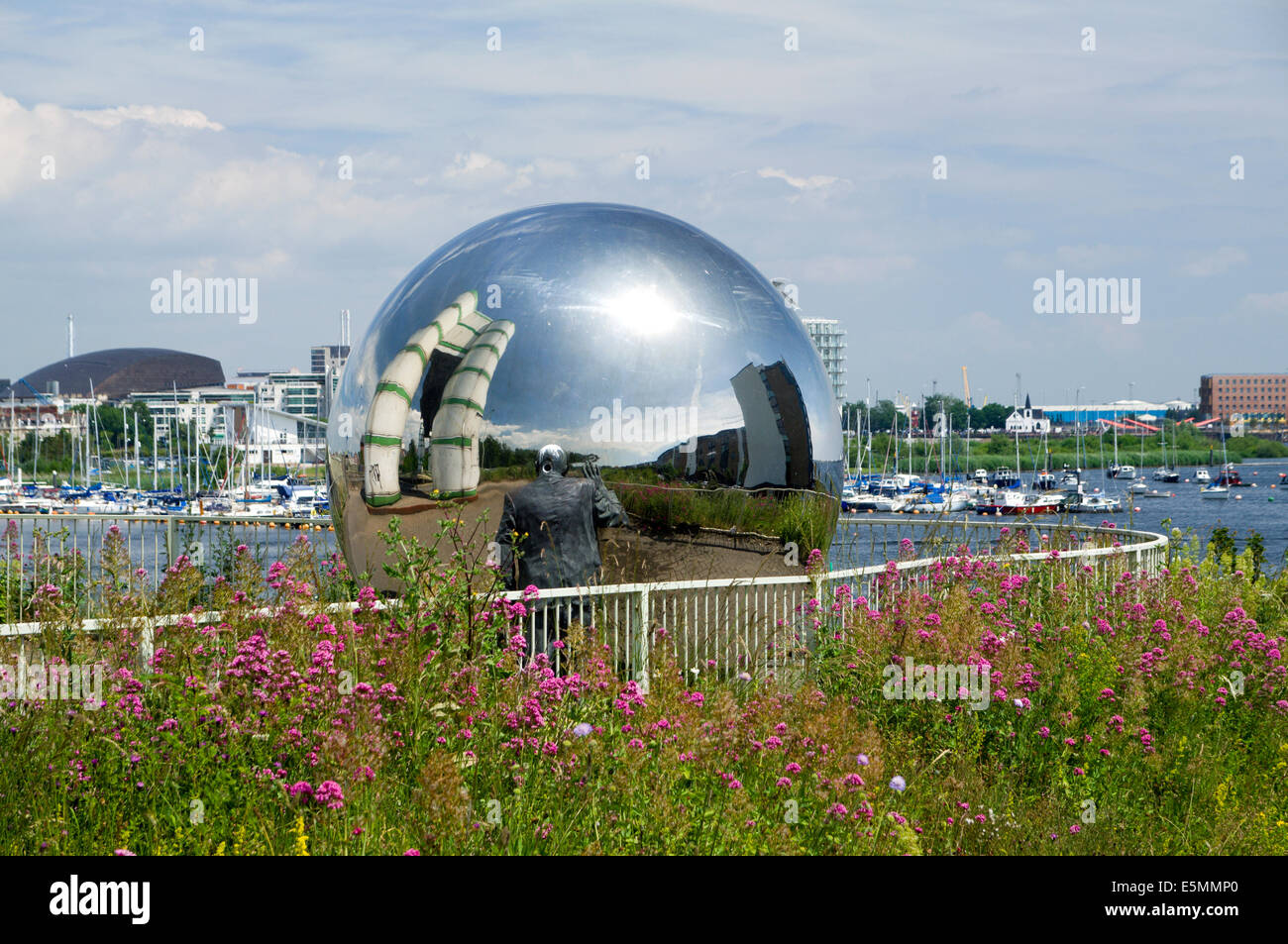 'Une salle de vue' donnant sur la baie de Cardiff, Pays de Galles, Royaume-Uni. Banque D'Images
