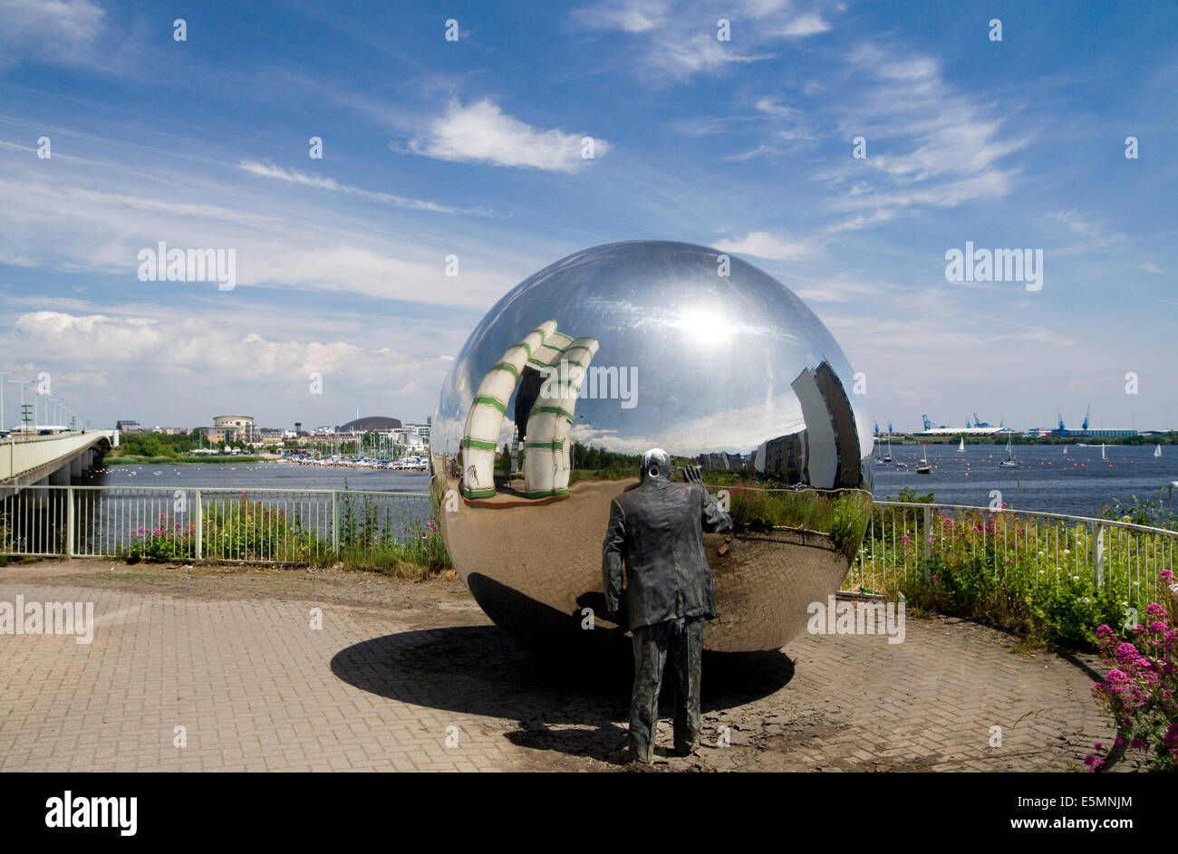 'Une salle de vue' donnant sur la baie de Cardiff, Pays de Galles, Royaume-Uni. Banque D'Images