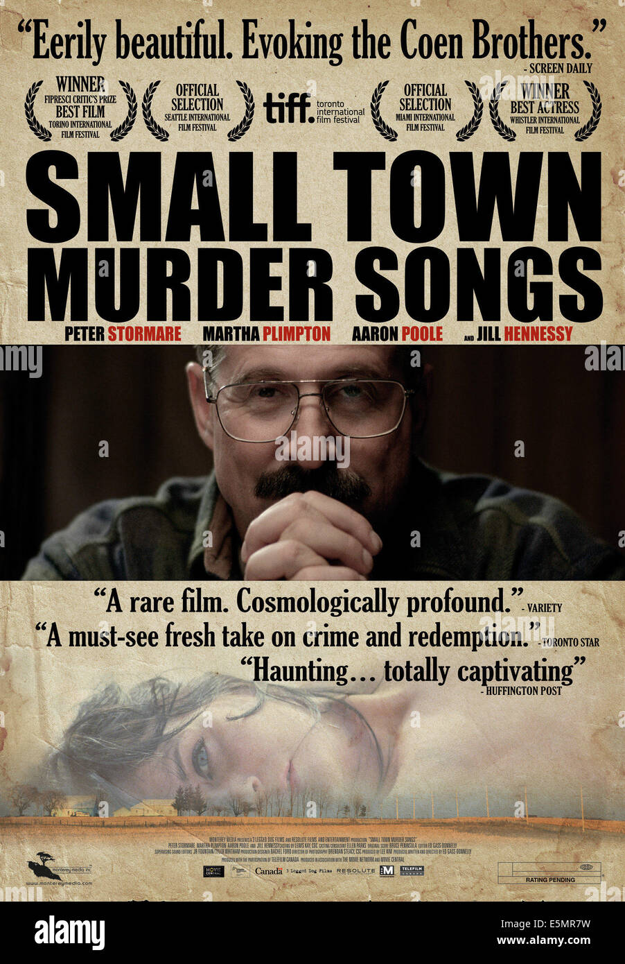 SMALL TOWN MURDER SONGS, centre : Peter Stormare sur l'affiche l'américain, 2010, ©Monterey Media/courtesy Everett Collection Banque D'Images