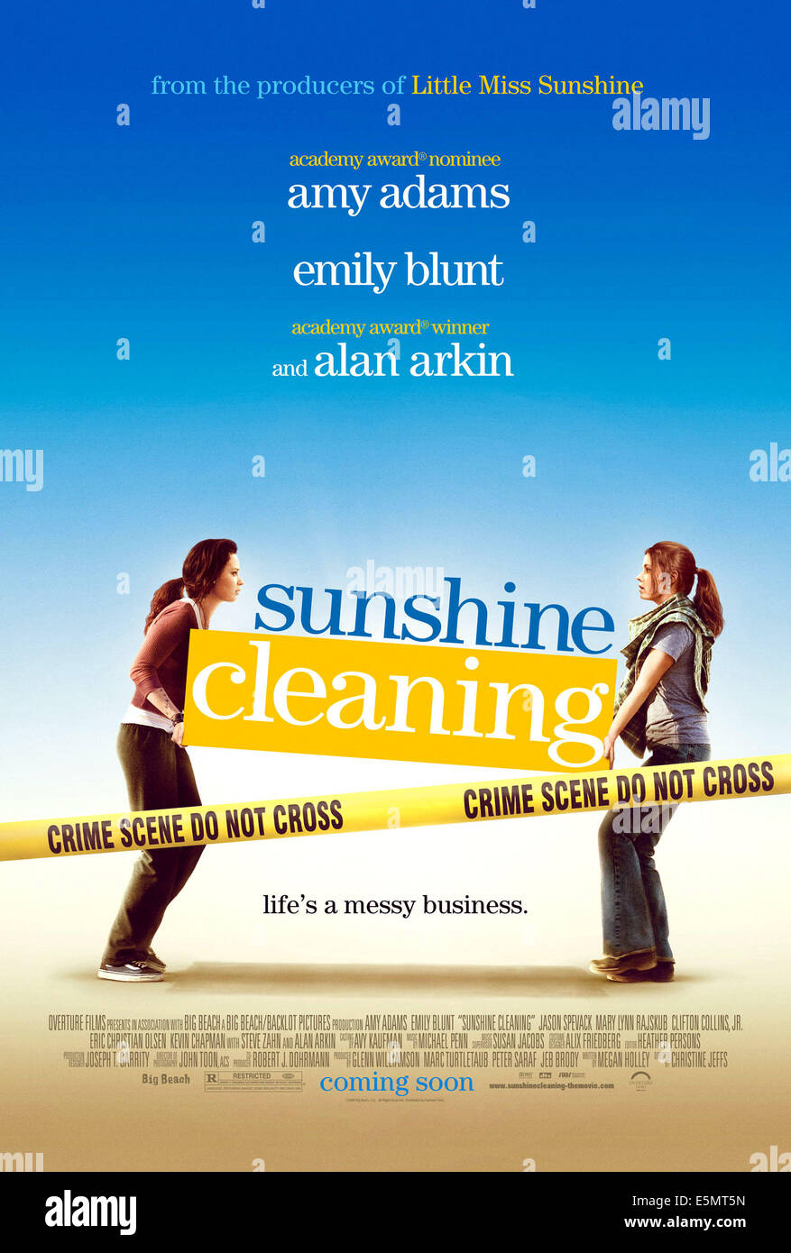 SUNSHINE CLEANING, de gauche : Emily Blunt, Amy Adams, 2008. ©Overture Films/avec la permission d'Everett Collection Banque D'Images SUNSHINE CLEANING, de gauche : Emily Blunt, Amy Adams, 2008. ©Overture Films/avec la permission d'Everett Collection Banque D'Images