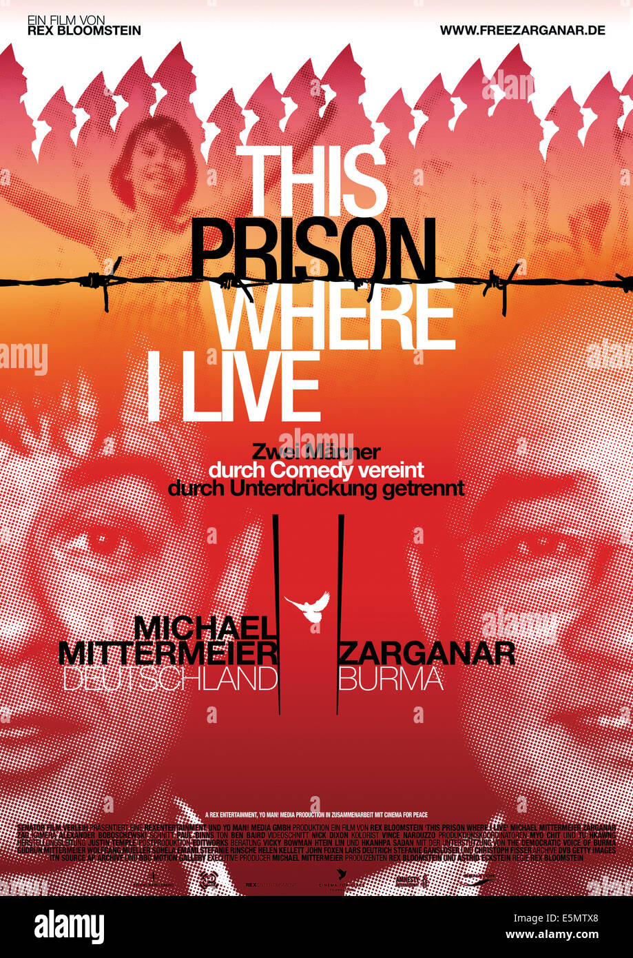 Cette prison où j'habite, en bas de gauche à droite : Michael Mittermeier, Zarganar affiche allemande sur l'art, 2010, ©Rex Entertainment/avec la permission Banque D'Images