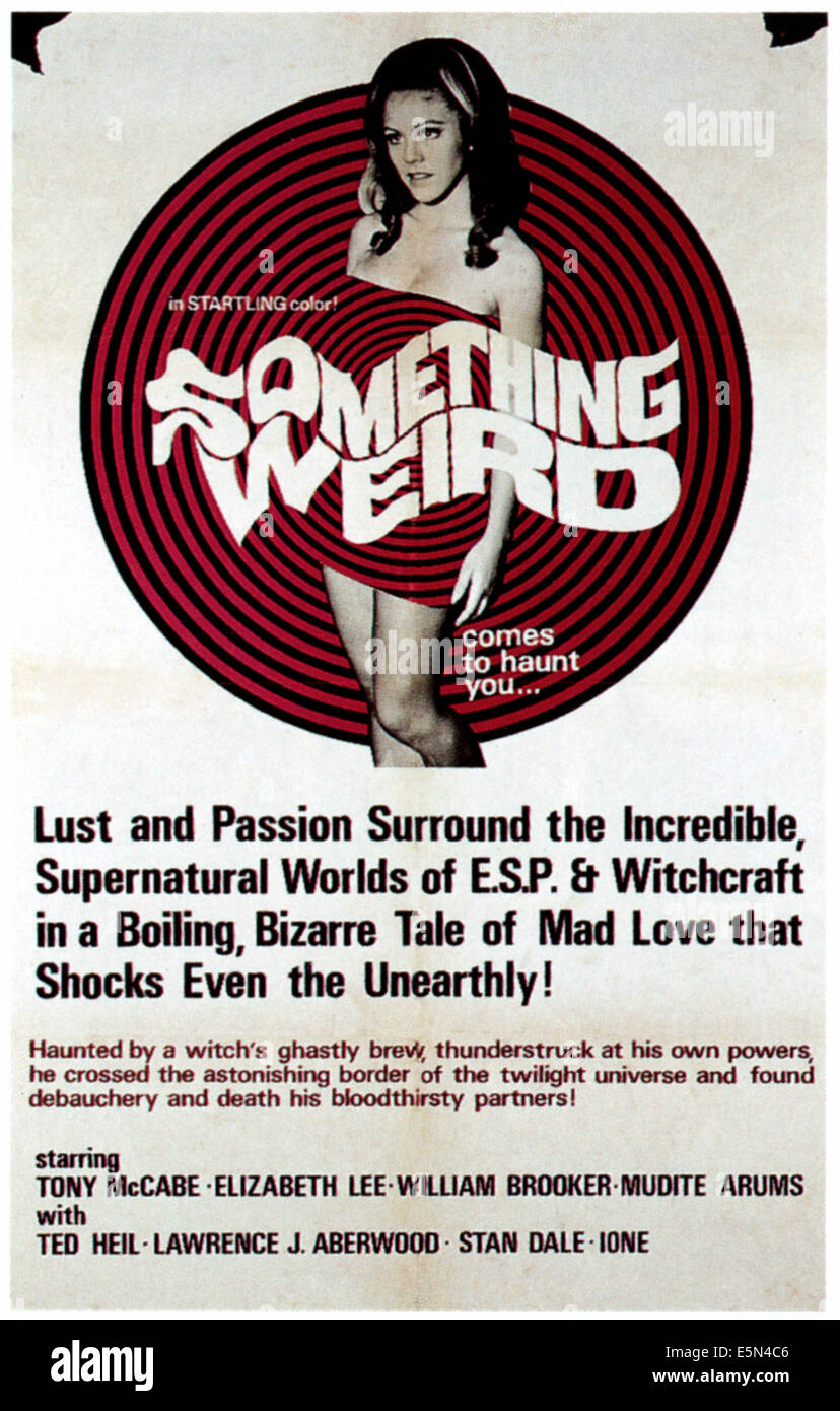 Quelque chose de bizarre, Elizabeth Lee, 1967. Banque D'Images