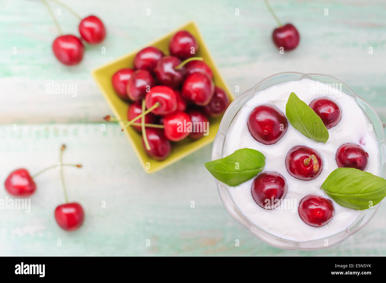 Vue de dessus d'une cerise desserts et fruits Banque D'Images